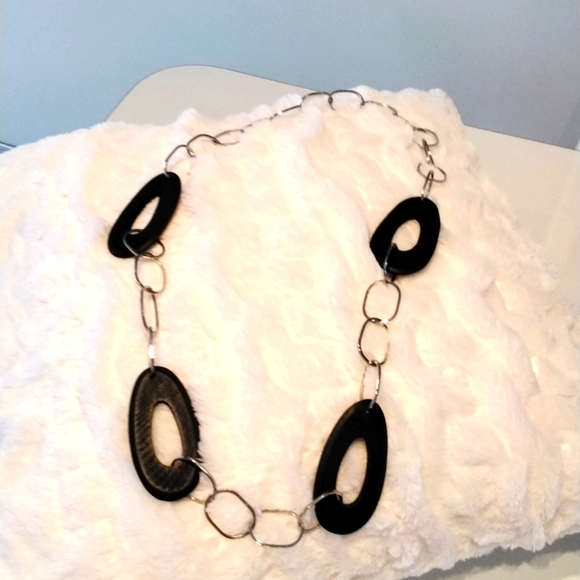 Silver and wood necklace and earrings set - Picture 4 of 7